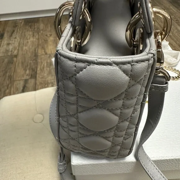 Grey Lady Mini - Picture 2 of 3